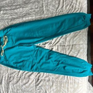 XS Small Catarina Top, S Zamora Jogger pants FIGS TEAL